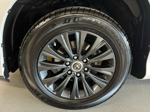 Used 2023 Lexus GX 460 Premium w/ Accessory Package AWD/4WD image 5