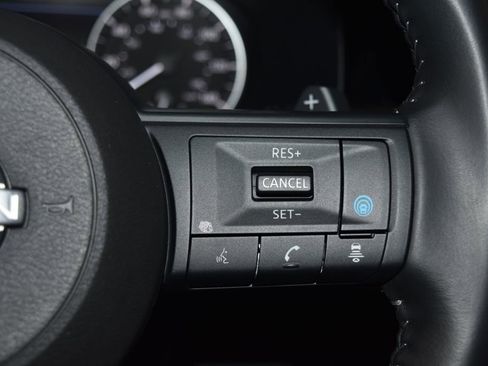 Certified 2025 Nissan Pathfinder SV image 8