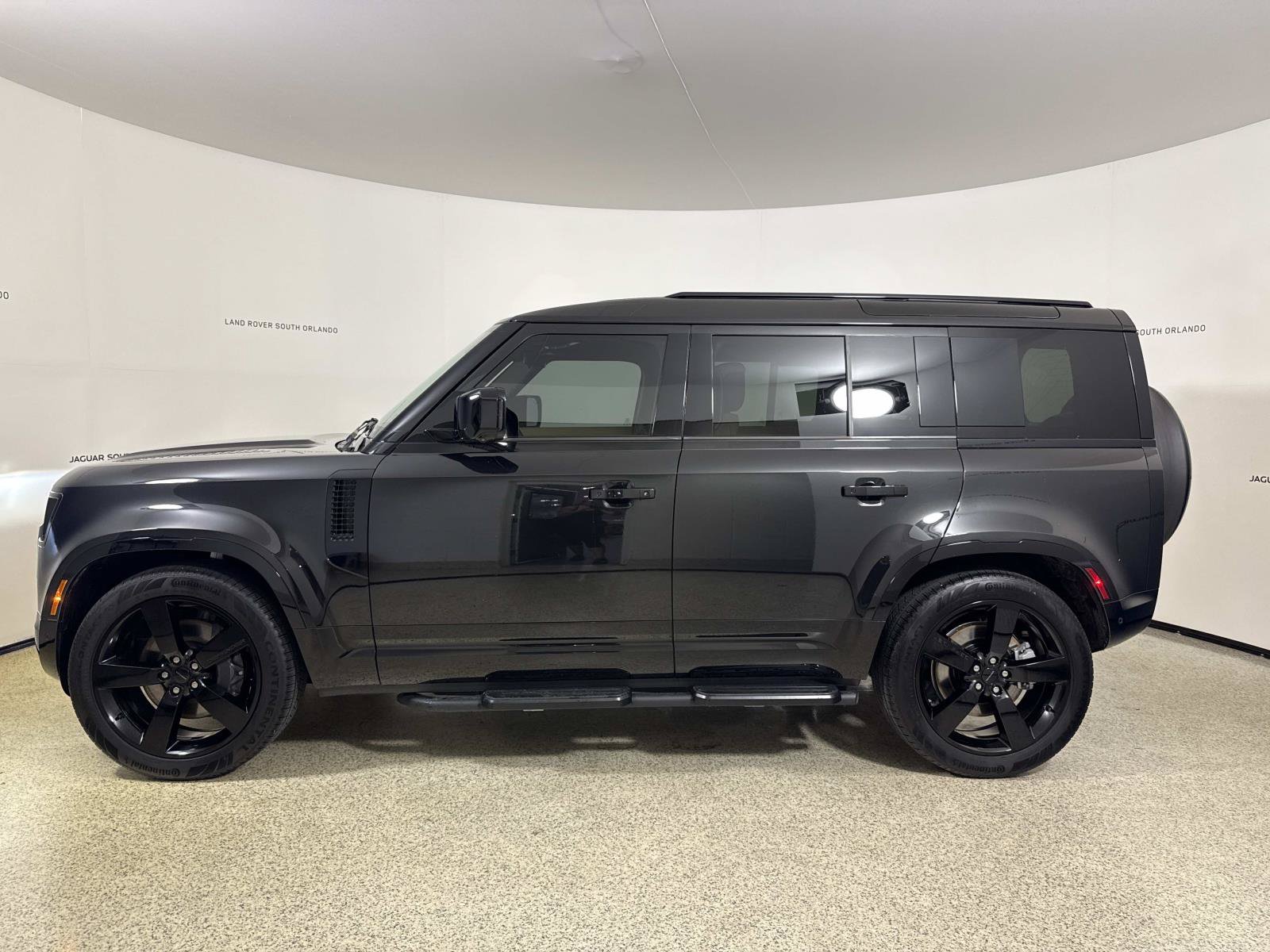 Used 2026 Land Rover Defender 110 X-Dynamic SE AWD/4WD image 3