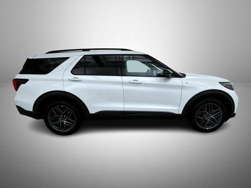 Used 2025 Ford Explorer ST-Line w/ ST-Line Street Pack AWD/4WD image 4