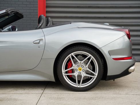 Used 2016 Ferrari California T RWD image 3