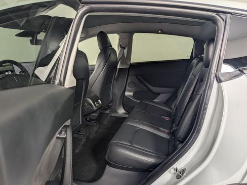 Used 2021 Tesla Model Y Long Range AWD/4WD image 21