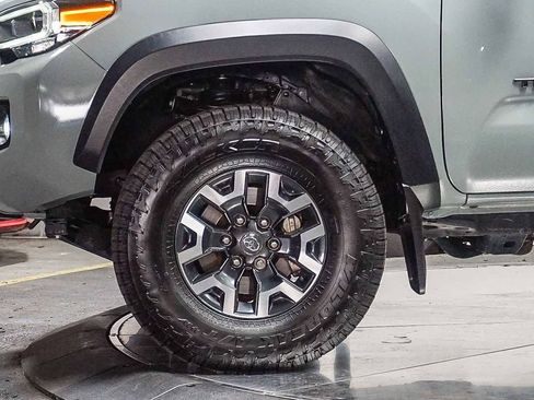 Certified 2022 Toyota Tacoma TRD Off-Road w/ Advanced Technology Package AWD/4WD image 10