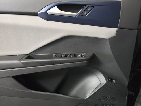 Used 2023 Volkswagen Taos SE w/ Black Wheel Package image 11