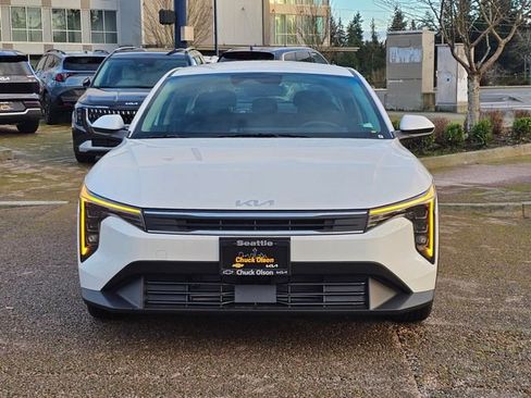 New 2025 Kia K4 LXS image 8