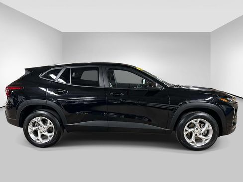 Used 2024 Chevrolet Trax LS w/ LS Convenience Package FWD image 6