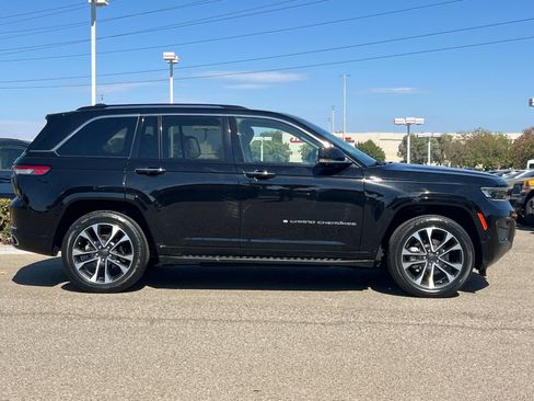 Used 2023 Jeep Grand Cherokee Overland w/ Adv Protech Group III AWD/4WD image 3