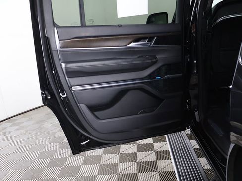 Used 2023 Jeep Grand Wagoneer Series II AWD/4WD image 27