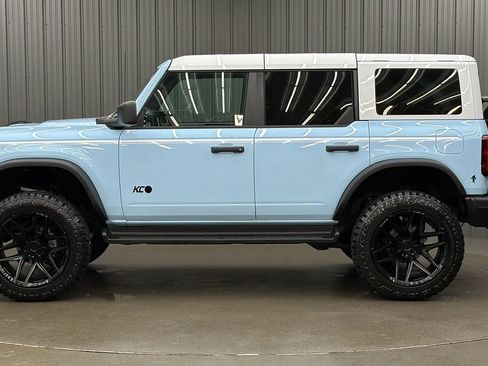 Used 2025 Ford Bronco Heritage Edition AWD/4WD image 2