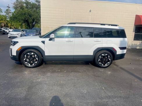 Used 2025 Hyundai Santa Fe SEL FWD image 2