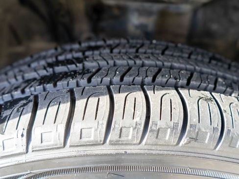 Used 2021 Toyota RAV4 XLE Premium image 28