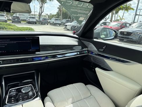Used 2023 BMW 760i xDrive image 15