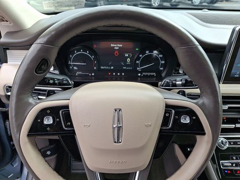 Used 2022 Lincoln Corsair AWD w/ Premium Package image 22