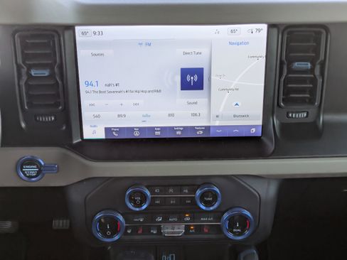 Used 2022 Ford Bronco Wildtrak image 15