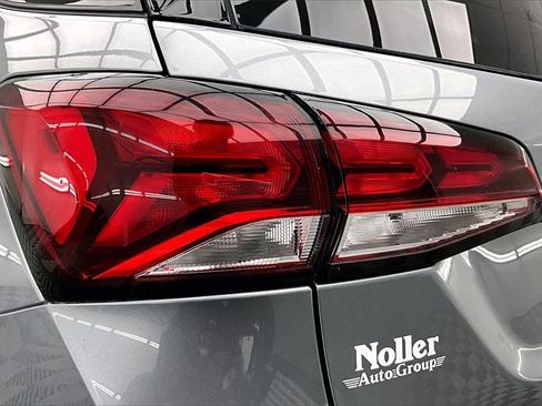 Used 2024 Chevrolet Equinox LS w/ LS Convenience Package image 30