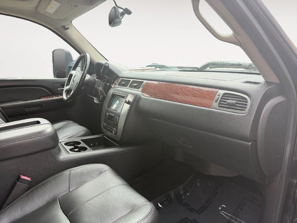 Used 2007 GMC Sierra 3500 SLT w/ Entertainment Package AWD/4WD image 27