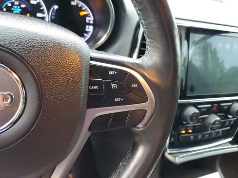Used 2019 Jeep Grand Cherokee Overland RWD image 27