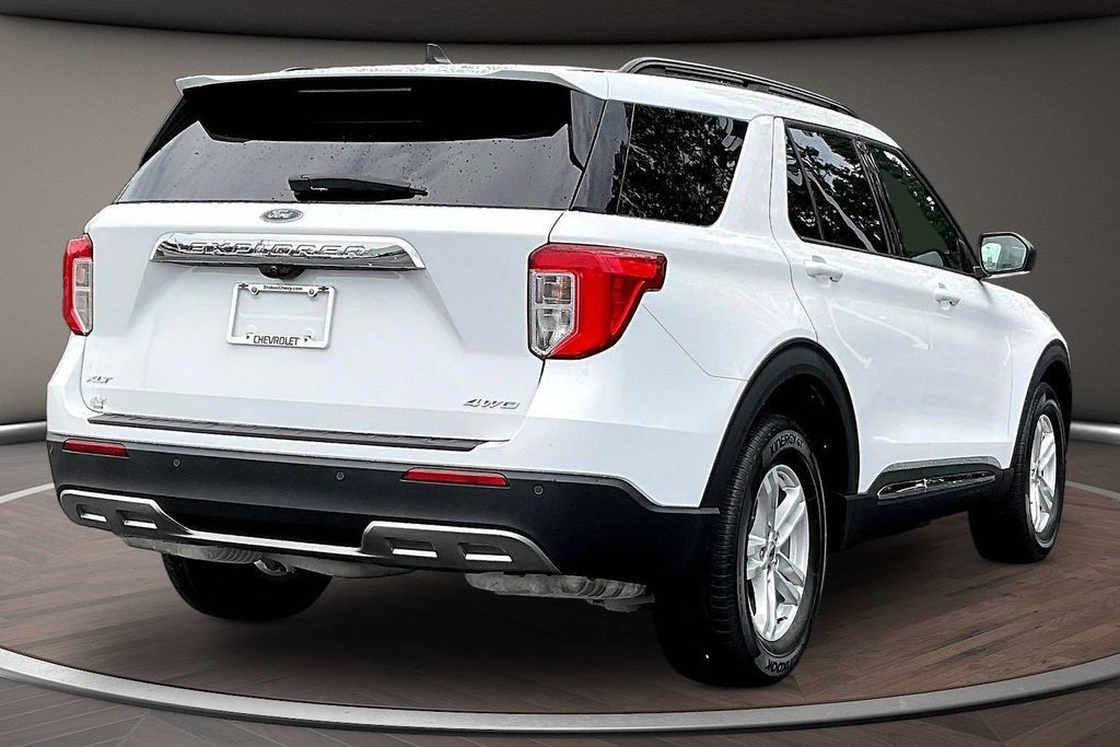 Used 2024 Ford Explorer XLT w/ Equipment Group 202A AWD/4WD image 6