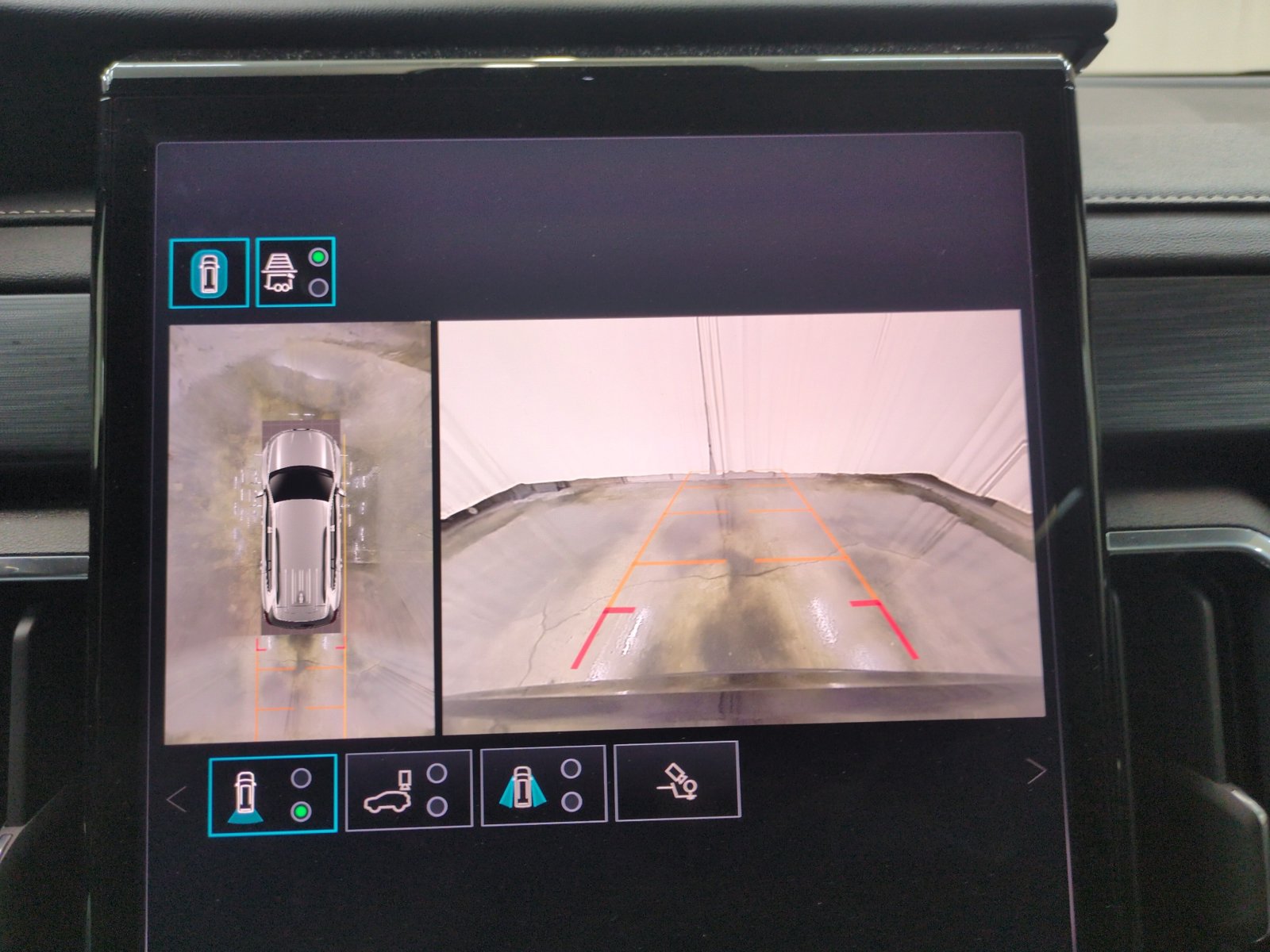 Used 2025 GMC Acadia Elevation AWD/4WD image 17