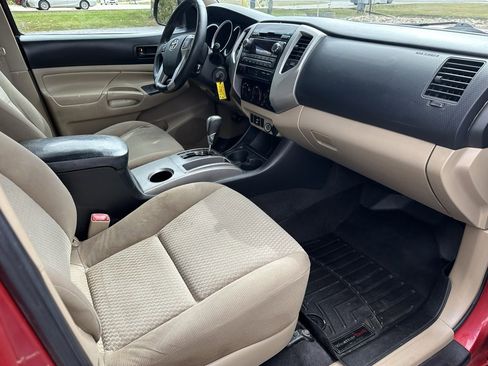Used 2012 Toyota Tacoma PreRunner image 16