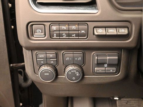 Used 2024 Chevrolet Tahoe High Country w/ Advanced Technology Package image 24