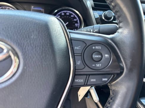 Used 2019 Toyota Camry SE FWD image 20