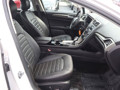 Used 2015 Ford Fusion SE w/ Equipment Group 202A FWD image 9