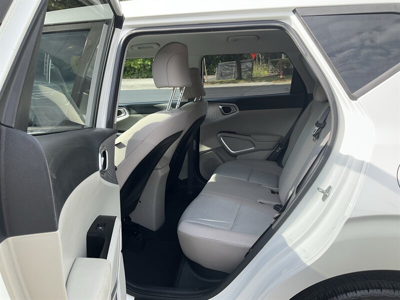 Used 2021 Kia Soul LX FWD image 7