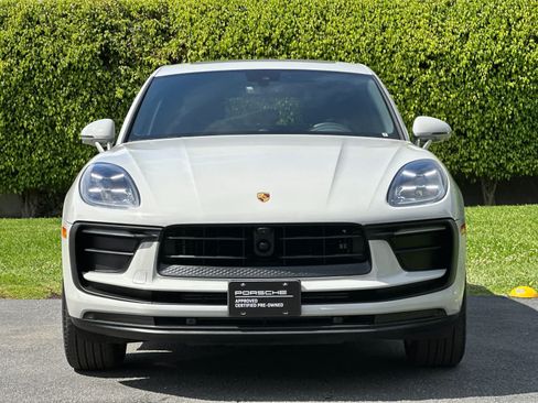 Certified 2025 Porsche Macan AWD/4WD image 11