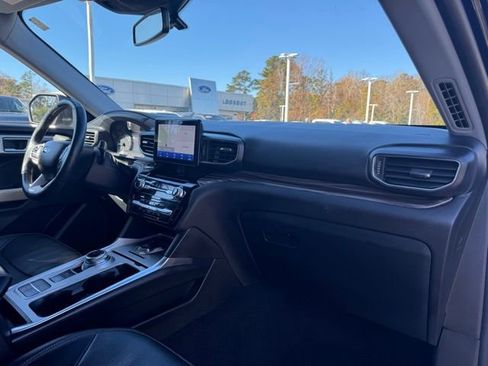 Used 2023 Ford Explorer Limited w/ Equipment Group 301A image 27