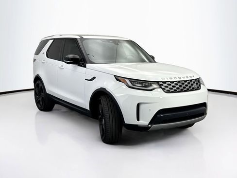 Certified 2025 Land Rover Discovery S image 3