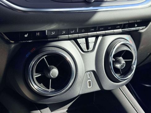 Used 2025 Chevrolet Blazer LT image 21