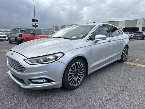 Used 2017 Ford Fusion Titanium image 3