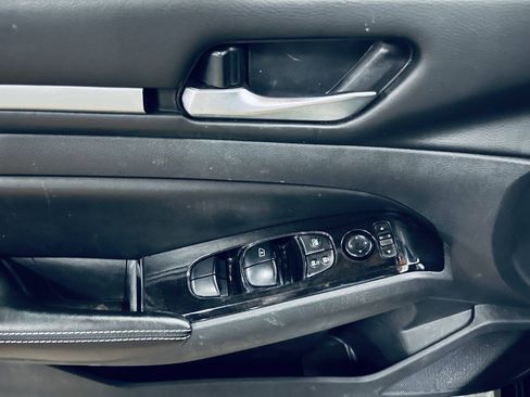 Used 2023 Nissan Altima 2.5 SV FWD image 32