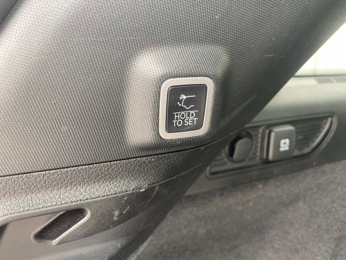 Used 2022 Jeep Grand Cherokee Overland w/ MOPAR Finishing Package image 9