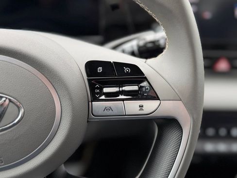 Used 2022 Hyundai Elantra SEL w/ Convenience Package image 9