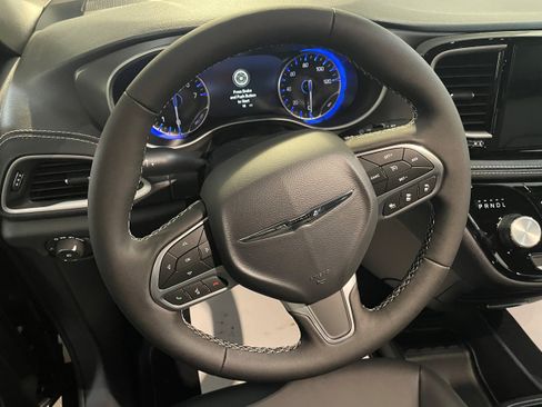 New 2026 Chrysler Pacifica Select image 10