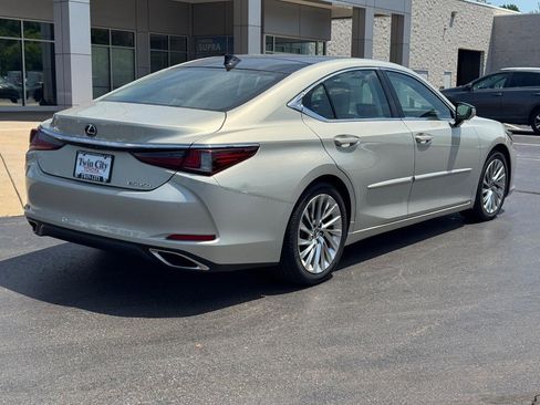 Used 2019 Lexus ES 350 w/ Accessory Package FWD image 3