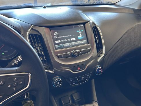 Used 2018 Chevrolet Cruze LT image 15