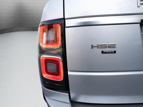 Used 2020 Land Rover Range Rover HSE image 16