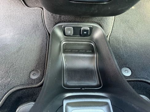 Used 2018 Chrysler Pacifica Touring-L w/ Premium Audio Group image 26