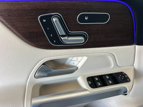 Used 2022 Mercedes-Benz GLB 250 4MATIC image 10
