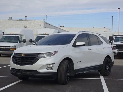 Used 2018 Chevrolet Equinox LT w/ Sun & Infotainment Package FWD image 9