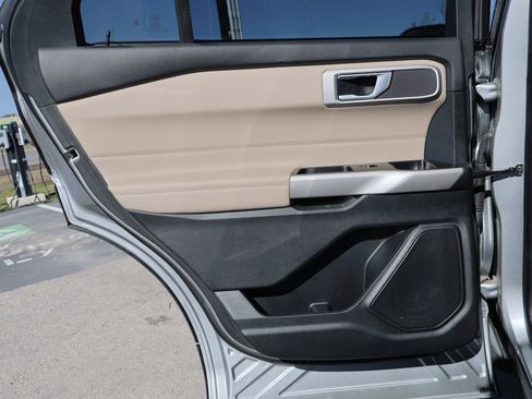 Certified 2023 Ford Explorer XLT image 37