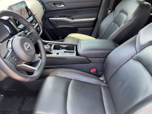 Certified 2023 Nissan Pathfinder SL w/ SL Premium Package FWD image 9
