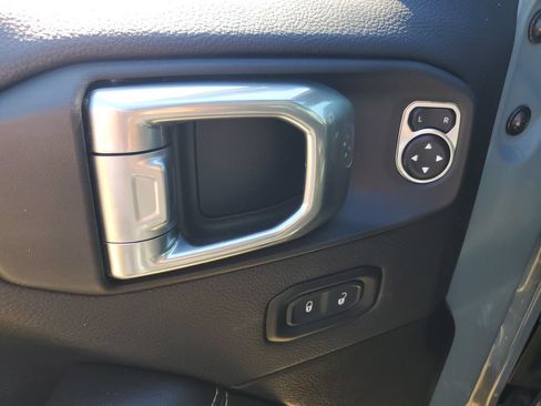 Used 2024 Jeep Wrangler Unlimited Sahara AWD/4WD image 22