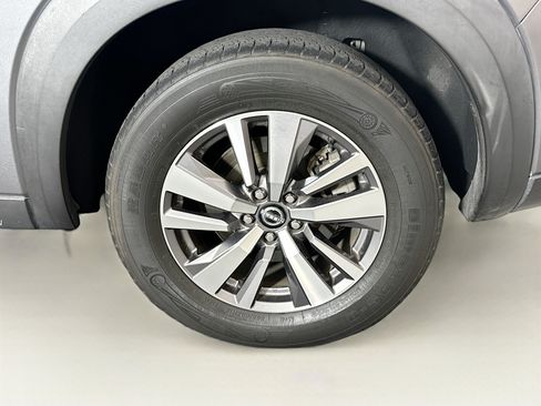 Used 2022 Nissan Pathfinder SL w/ SL Black Package FWD image 11