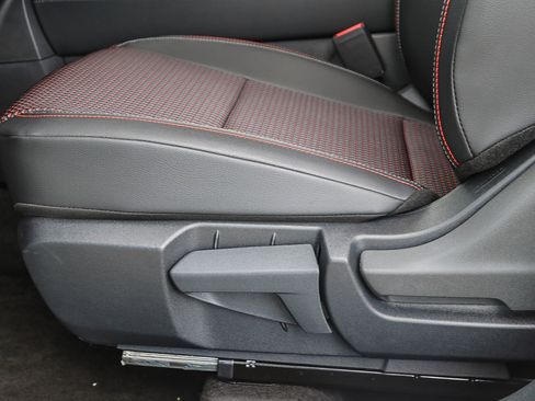 Used 2025 Nissan Kicks SR AWD/4WD image 34