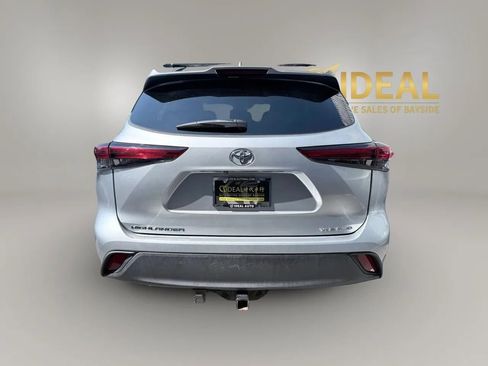 Used 2022 Toyota Highlander XLE AWD/4WD image 5