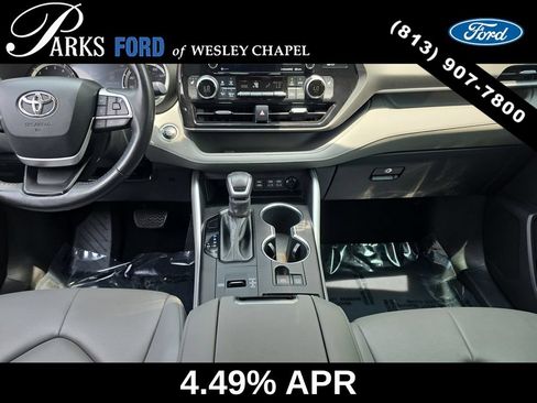 Used 2022 Toyota Highlander XLE FWD image 14